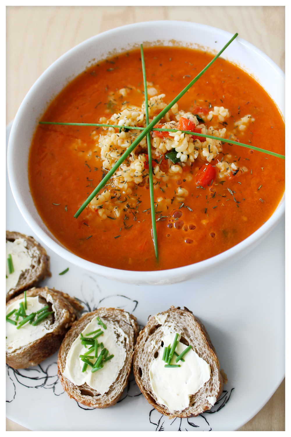 Tomaten-Paprika Suppe mit Bulgur | Stadt-Land-Food