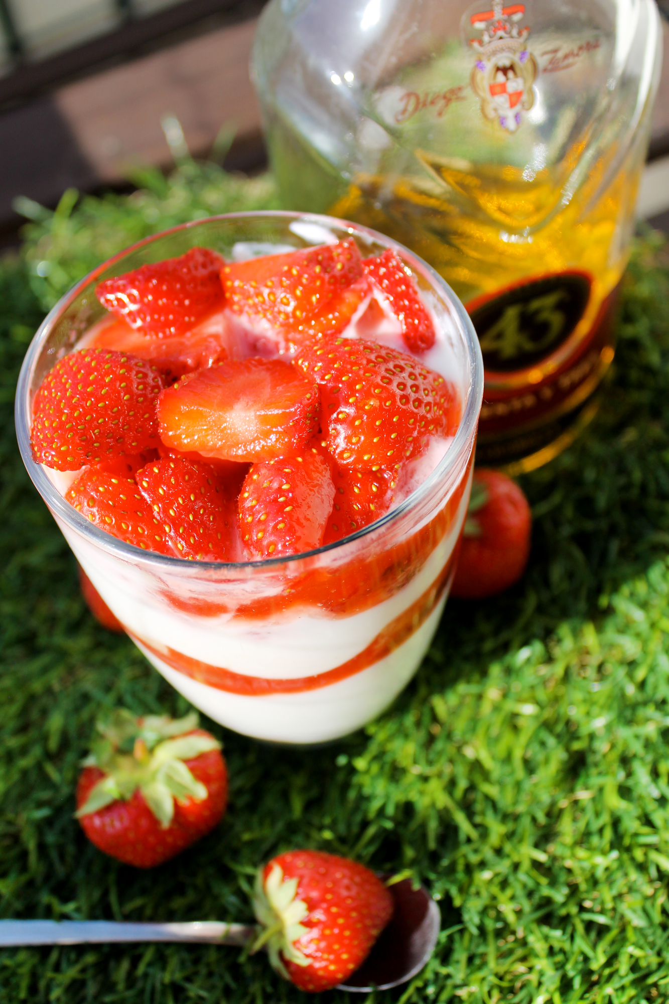 Erdbeer Licor 43 Joghurt Dessert | Stadt-Land-Food